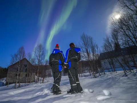 Aurora boreal vista des del campament en el tour de l'autobús panoràmic de Tromsø