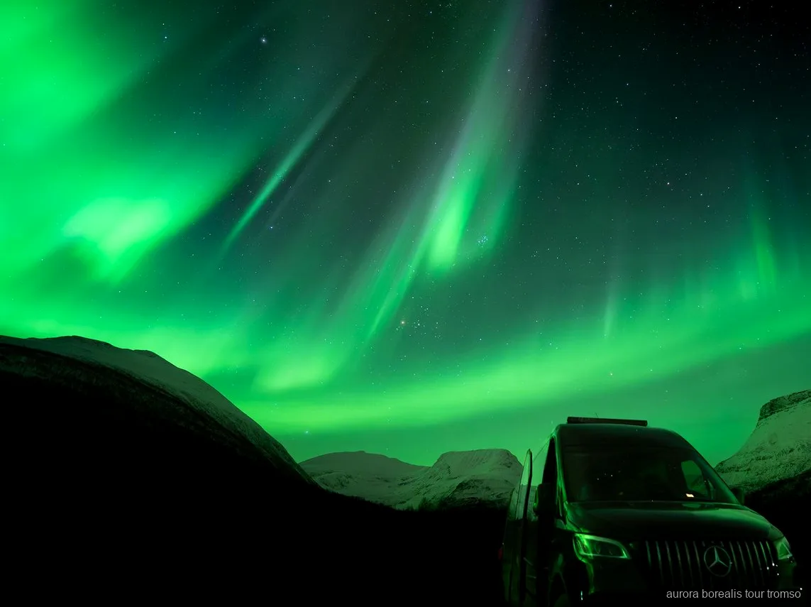 Minibus Mercedes Sprinter usato per l'escursione familiare per l'aurora boreale a Tromsø