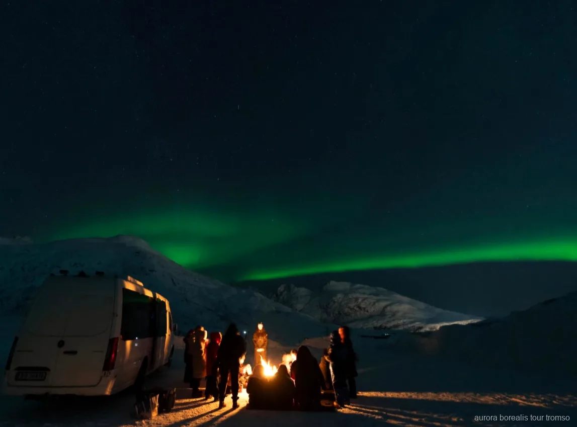 Glastaksbuss som används på Tromsø norrskenmiddagstur
