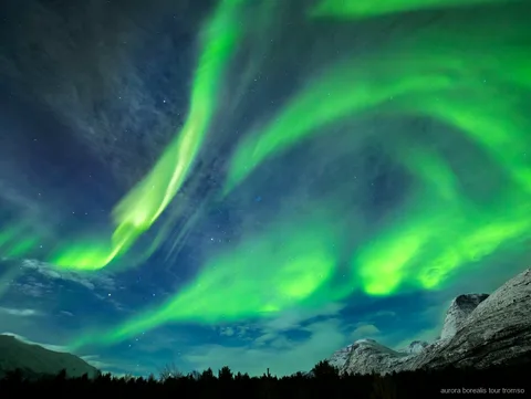 Tromso kuzey ışıkları fotoğrafçılık turunda çekilen aurora
