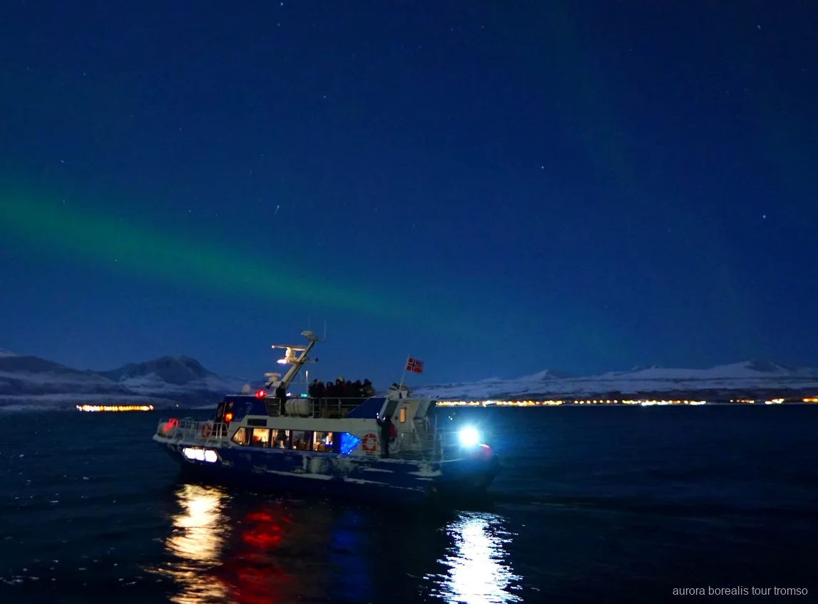 Boot gebruikt voor de noorderlichtcruise vanaf de steiger in Tromso