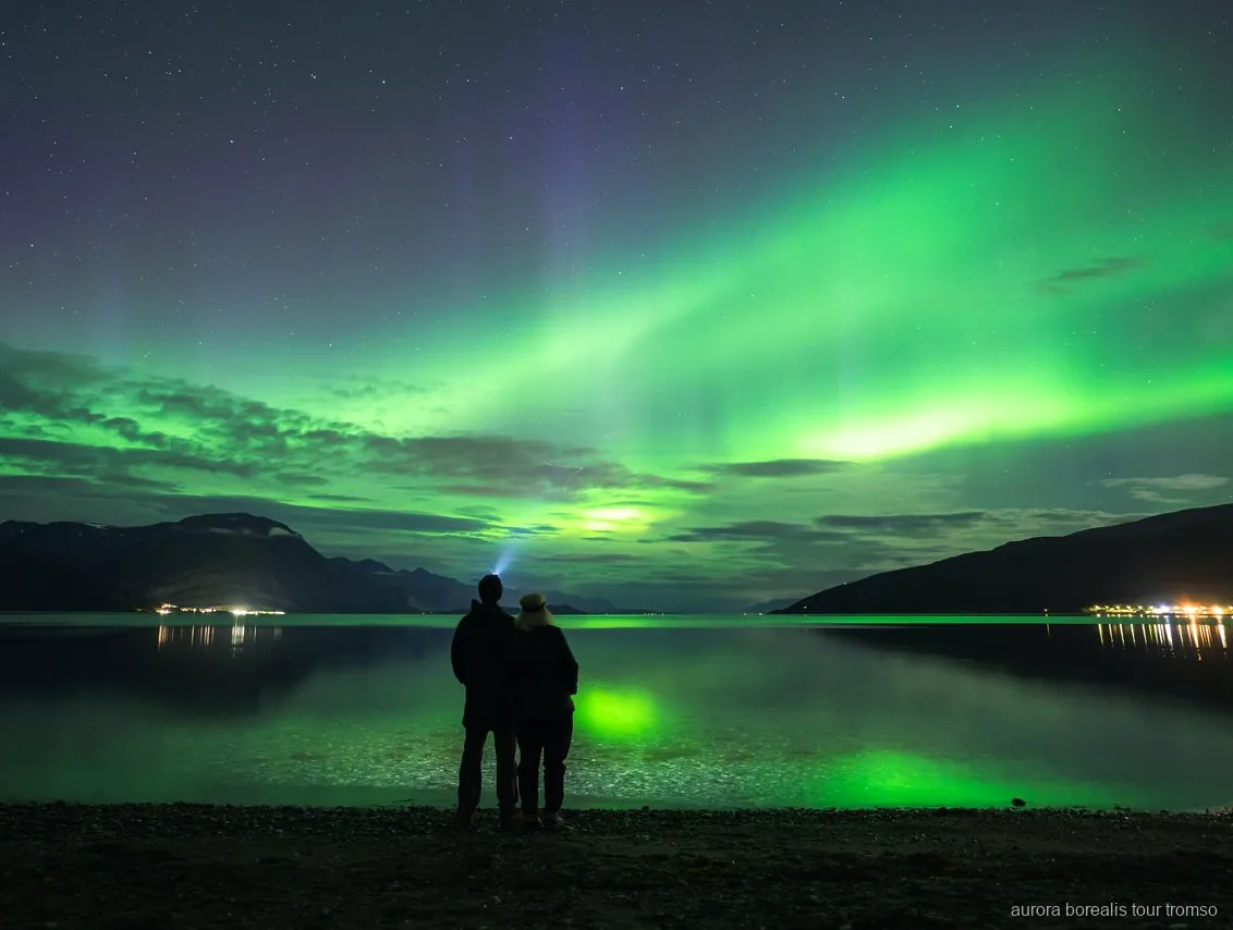 Ognisko i gorąca zupa na wycieczce fotograficznej na zorzę polarną w Tromso